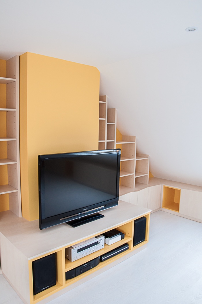 Sous les combles : mobilier-morbihan2-bibliotheque-television-vannes-lorient